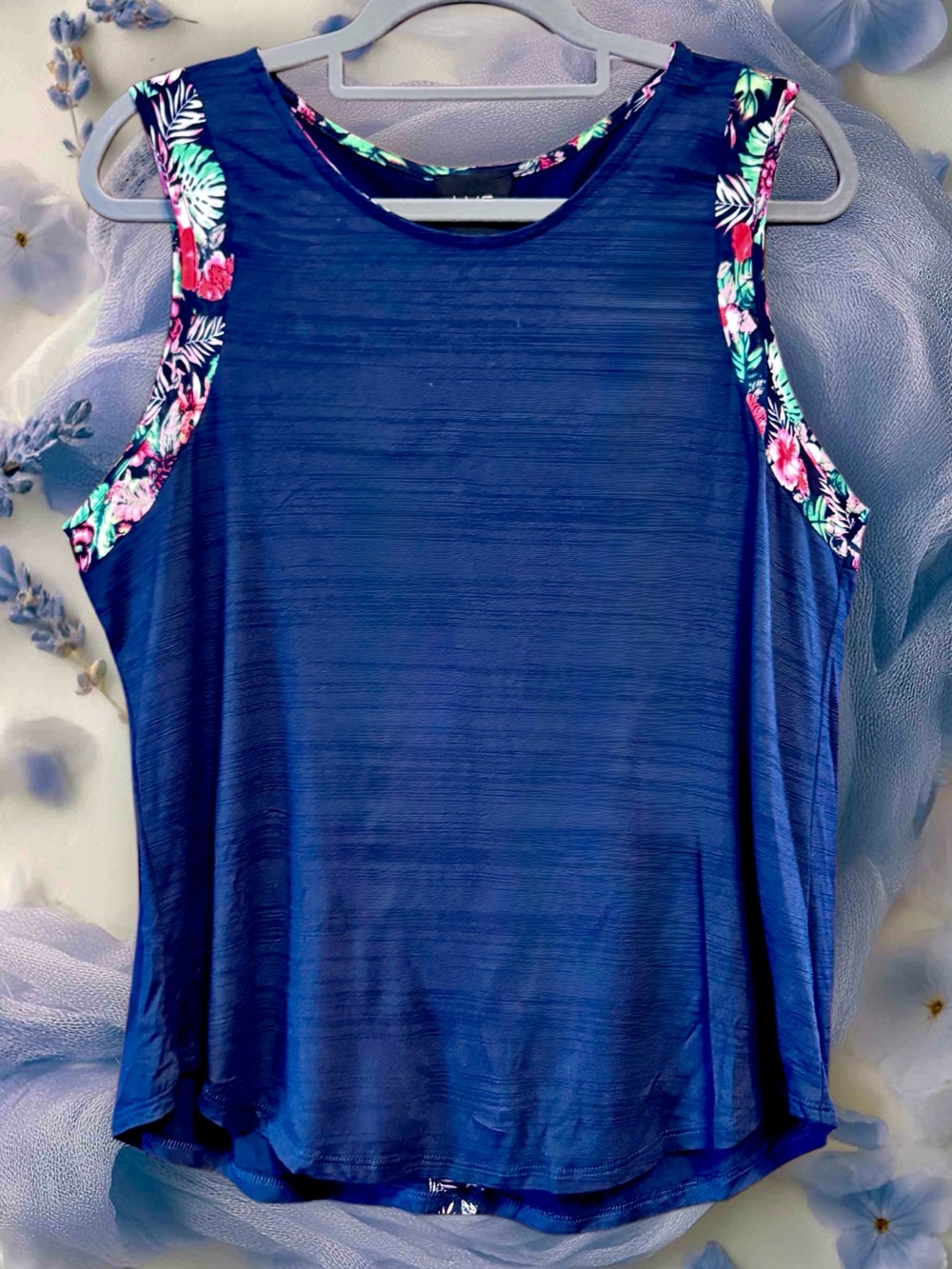 W5 NWT Women’s Navy Floral-Trim Sleeveless Top size Large